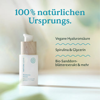 Präsentation des Hyaluronserums von Nature Love, das natürliche und vegane Inhaltsstoffe enthält.